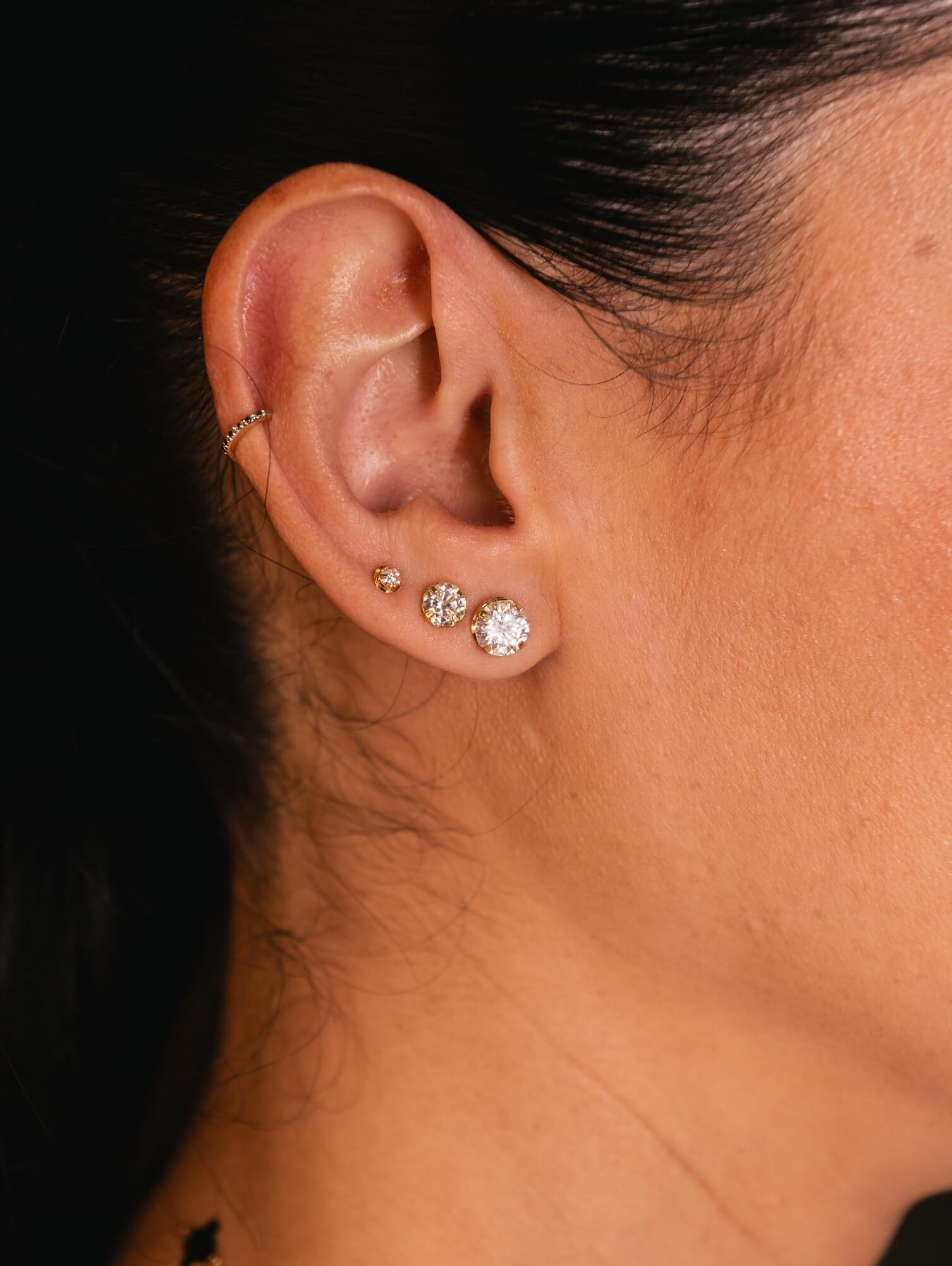 Brinco Ponto de Luz Moissanite