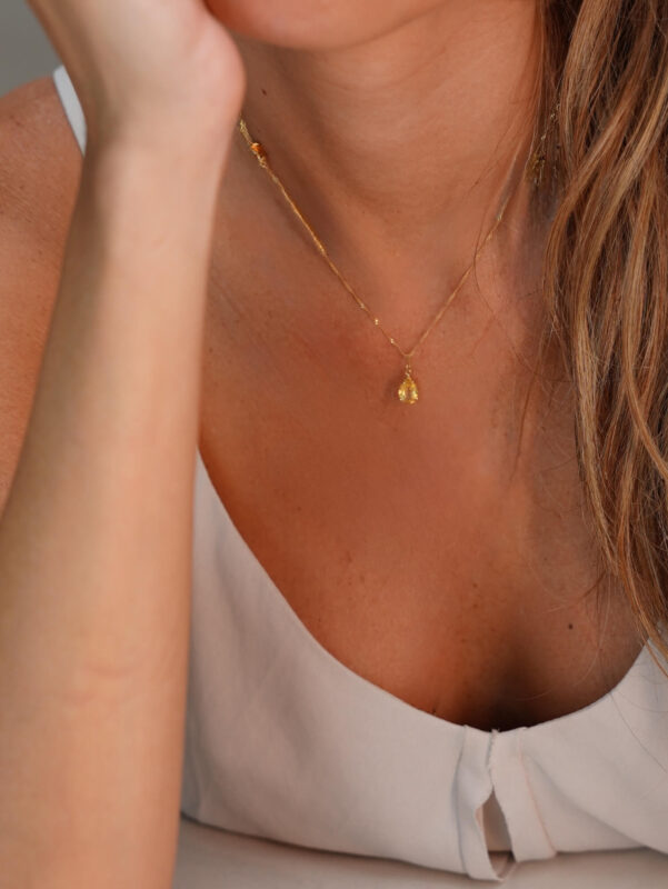 Colar com pedra citrino em formato de gota e corrente ouro18k – B Gold Joias