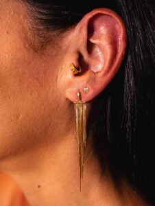 Brinco cascata com fios em ouro18k e acabamento fluido – B Gold Joias