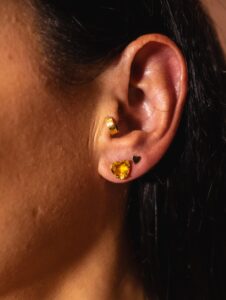 Brinco Coração com pedra citrino em ouro18k – B Gold Joias