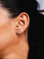 Brinco ponto luz moissanite com ouro18k no primeiro e segundo furo