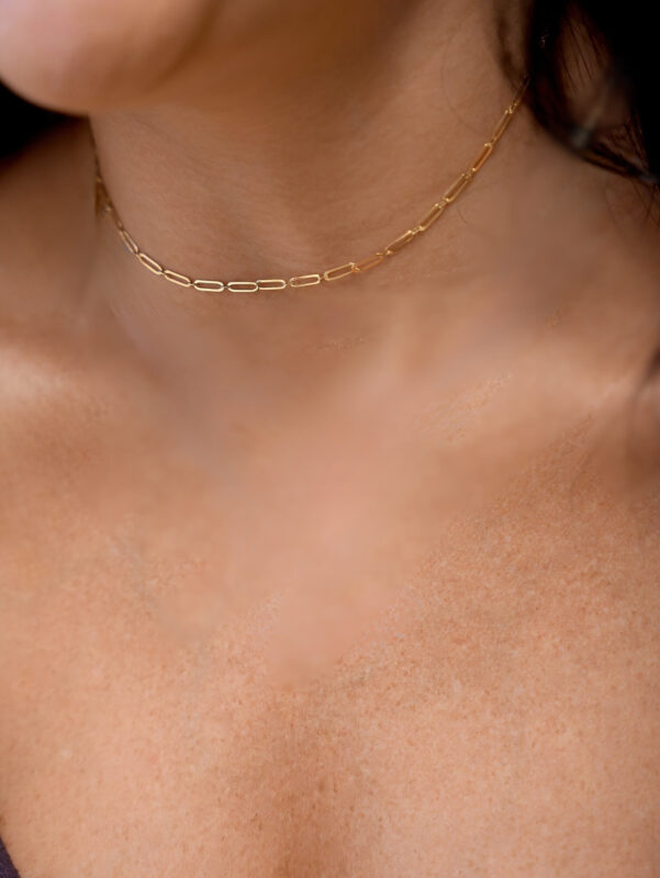 Colar elos em ouro 18k usado no pescoço – B Gold Joias