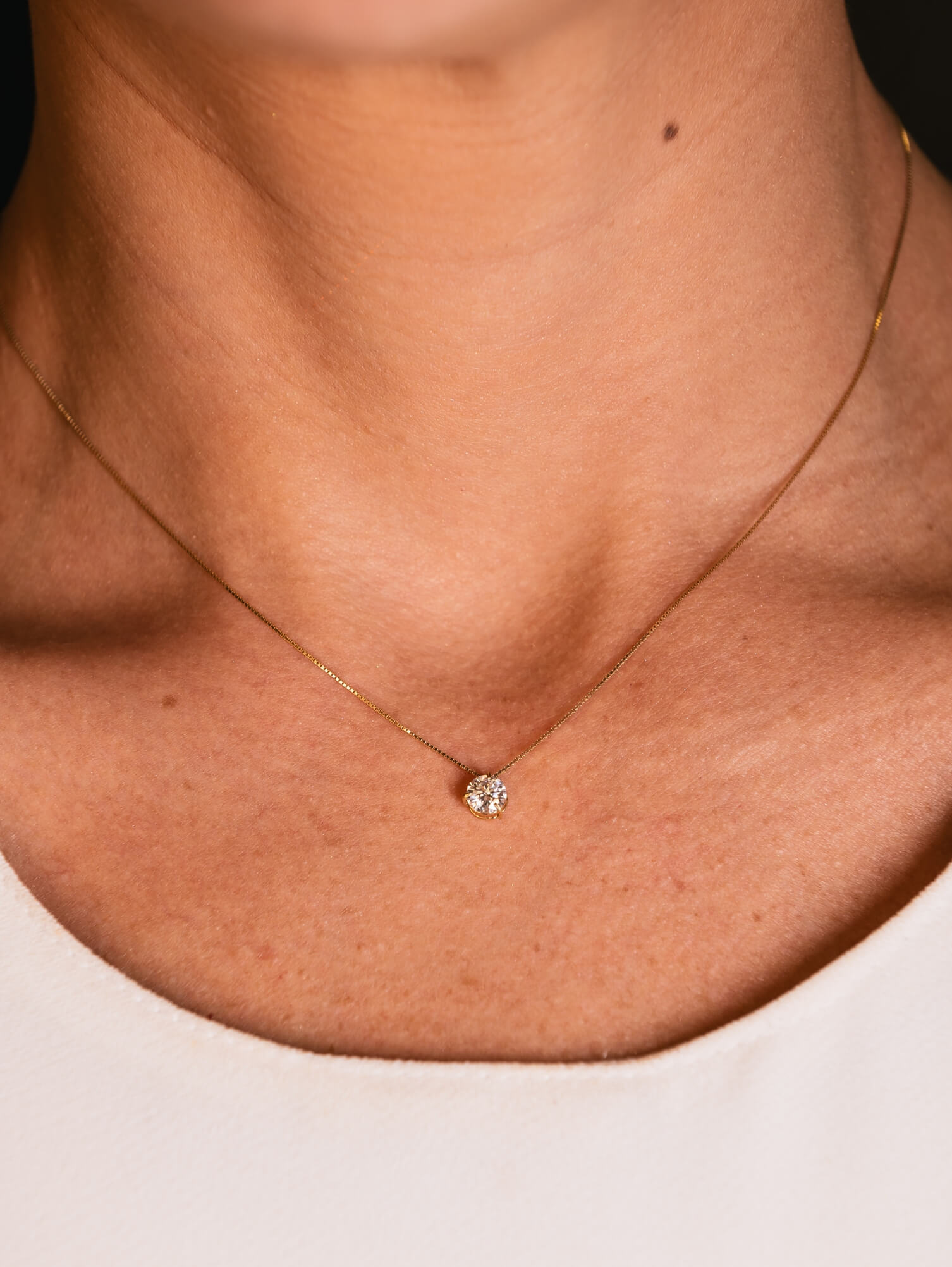 Colar ponto de luz com pedra Moissanite 6mm em ouro 18k, corrente Cartier, Americana ou Veneziana.