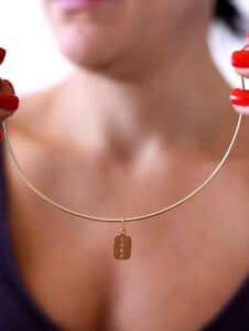 “Produzimos cada peça de forma personalizada e, por isso, o prazo de produção é de até 10 dias úteis, podendo ser concluído antes.”