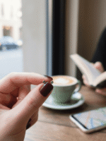 Brinco Ponto Luz Esmeralda em Ouro18k - Imagem 2