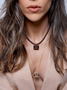 Colar Corda com Pingente Quartzo Fumê em ouro18k – Coleção Breeze