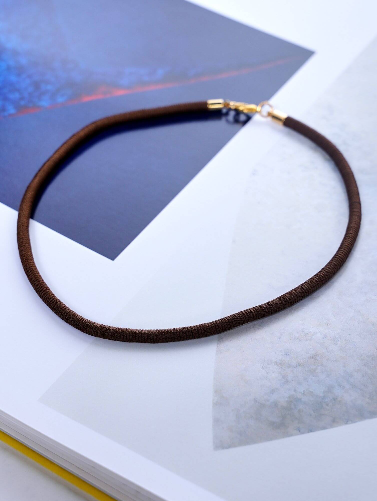 Colar Corda Marrom da Coleção Breeze com banho de ouro