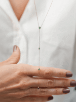 Colar gravatinha com esmeraldas naturais de 3 mm em ouro 18k da B Gold Joias