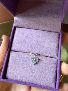 Descubra o pingente coração água marinha em ouro branco 18k da B Gold Joias. Uma joia delicada, sofisticada e atemporal com pedras naturais.