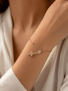 Pulseira de terço com Nossa Senhora Aparecida e cruz com citrinos em ouro 18k