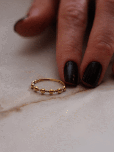 Anel Balls em ouro 18k com topázio branco natural