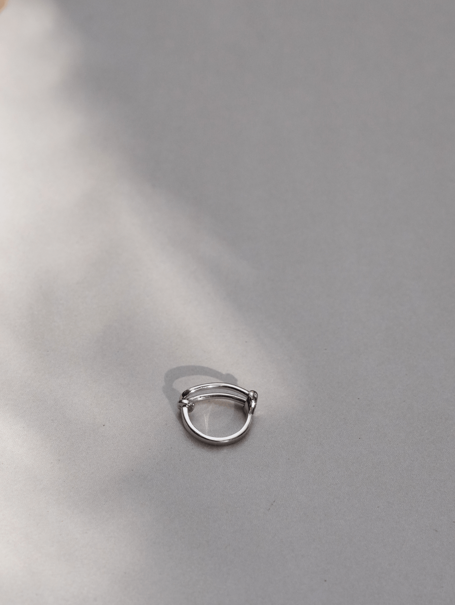 Piercing de pressão argola em ouro branco 18k