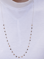 Colar comprido em ouro 18k com corrente Cartier e mini corações flats