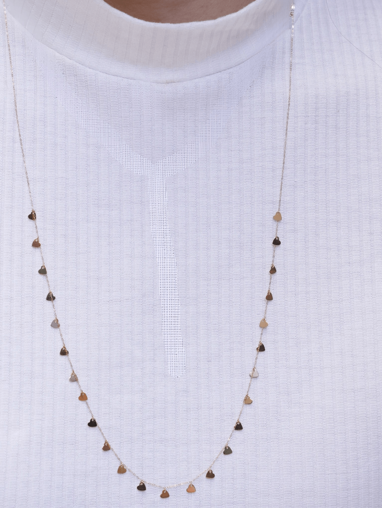 Colar comprido em ouro 18k com corrente Cartier e mini corações flats
