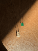 Escapulário com Esmeralda em Ouro 18k | B Gold Joias - Imagem 3